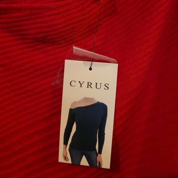 Cyrus Red Off the Shoulder Asymmetrical Sweater Size Large - Picture 2 of 4